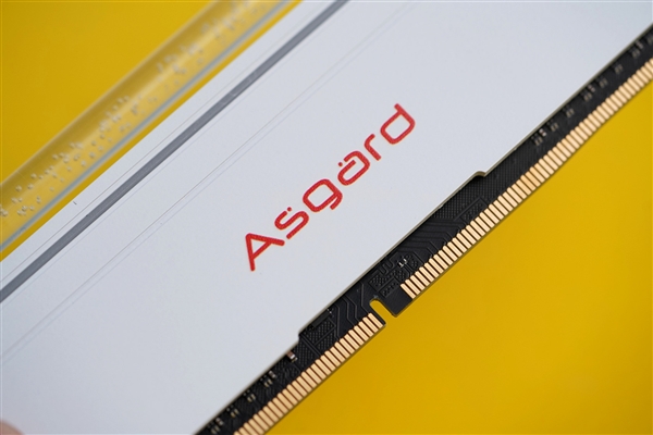 独特气泡RGB柔光！阿斯加特洛基DDR4 3600内存图赏