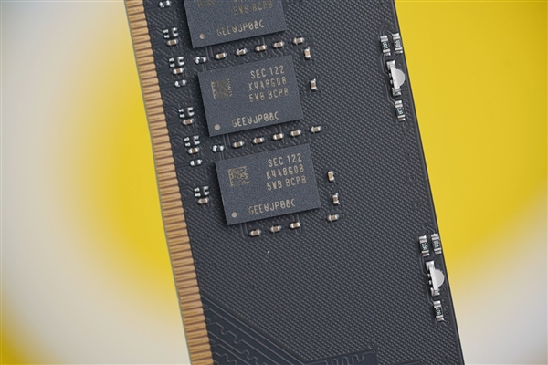 独特气泡RGB柔光！阿斯加特洛基DDR4 3600内存图赏