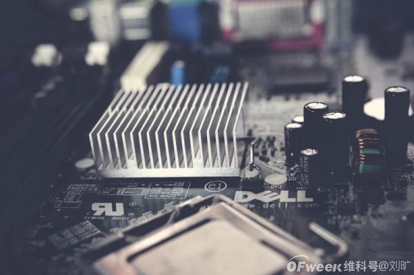 AMD攻，Intel守，谁的赢面更大?