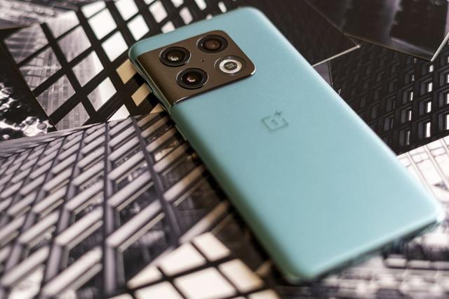 ONEPLUS 10 PRO 评测：是一款精致时尚的设备而且价格便宜