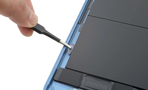 iPad Air 5拆解实测:内部有拉片设计电池更容易更换