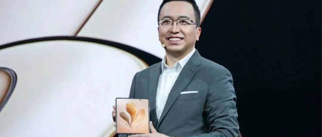 9999元起！赵明两摔荣耀Magic V；阿里巴巴张勇辞任微博董事；富士康称河南疫情暂未影响产能 | 日报