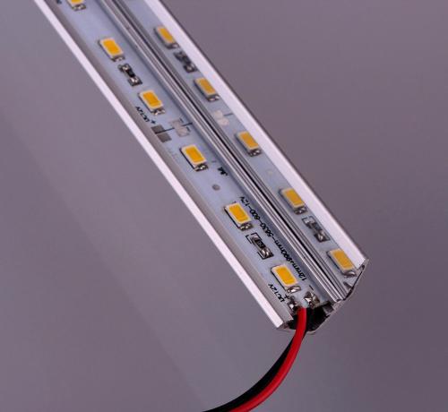 LED显示屏室内外对比