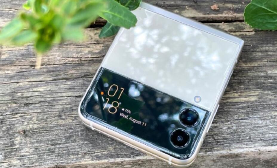 消息称三星 Galaxy Z Flip 4 将配备更大的电池
