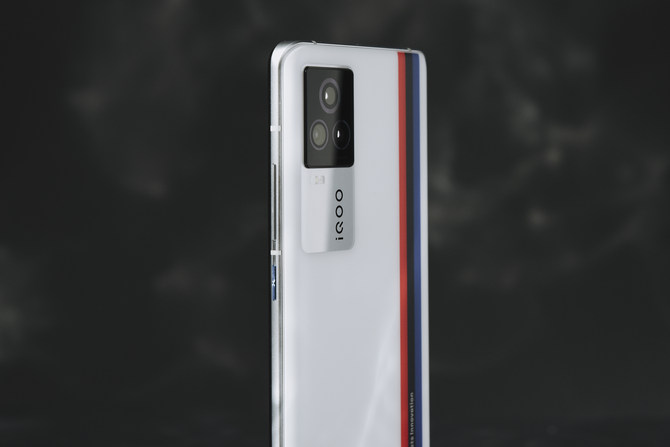 iQOO 7评测：横着用最爽 游戏党也能满足