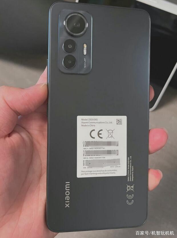 最便宜的小米12新版真机曝光，苹果iPhone13看了直呼内行！