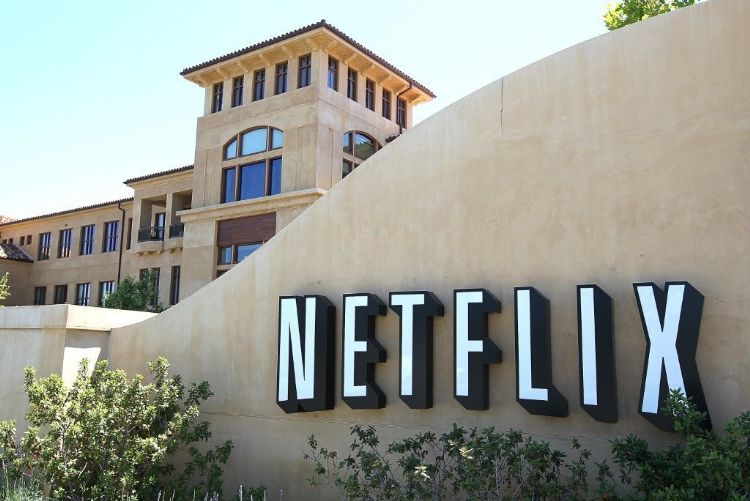 Netflix导入广告救业绩 CEO否认购并Roku传闻