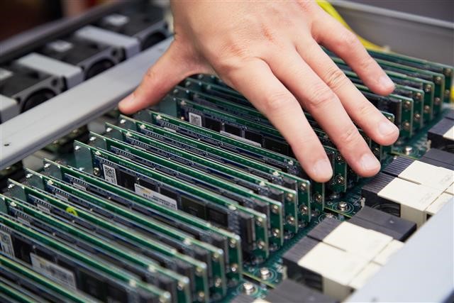 台媒：长鑫存储将于Q2交付17nm DRAM样品