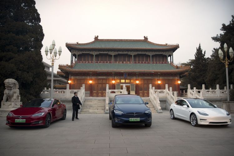国内车厂朝中价位取暖 唯恐Tesla推小型车款抢市