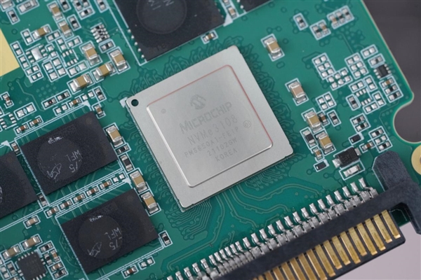 连续读写超4.8GB/s！忆恒创源PBlaze6 6530 3.2TB SSD图赏