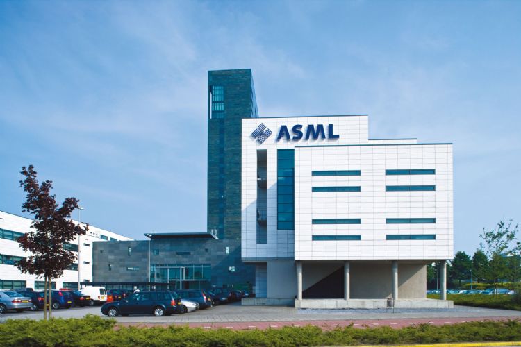ASML预期芯片产能吃紧延续至2023年
