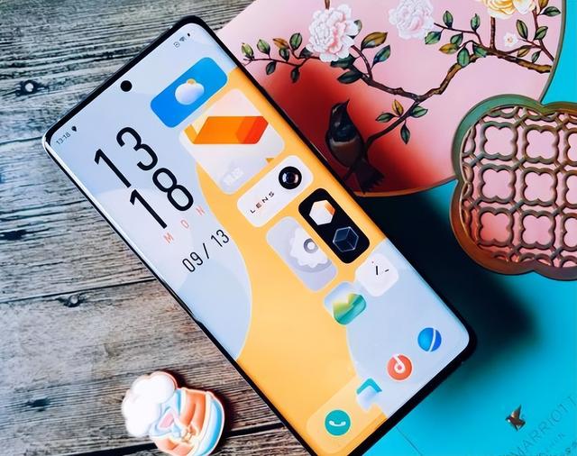 12+256GB，一亿像素超强配备，vivoS15放出大招