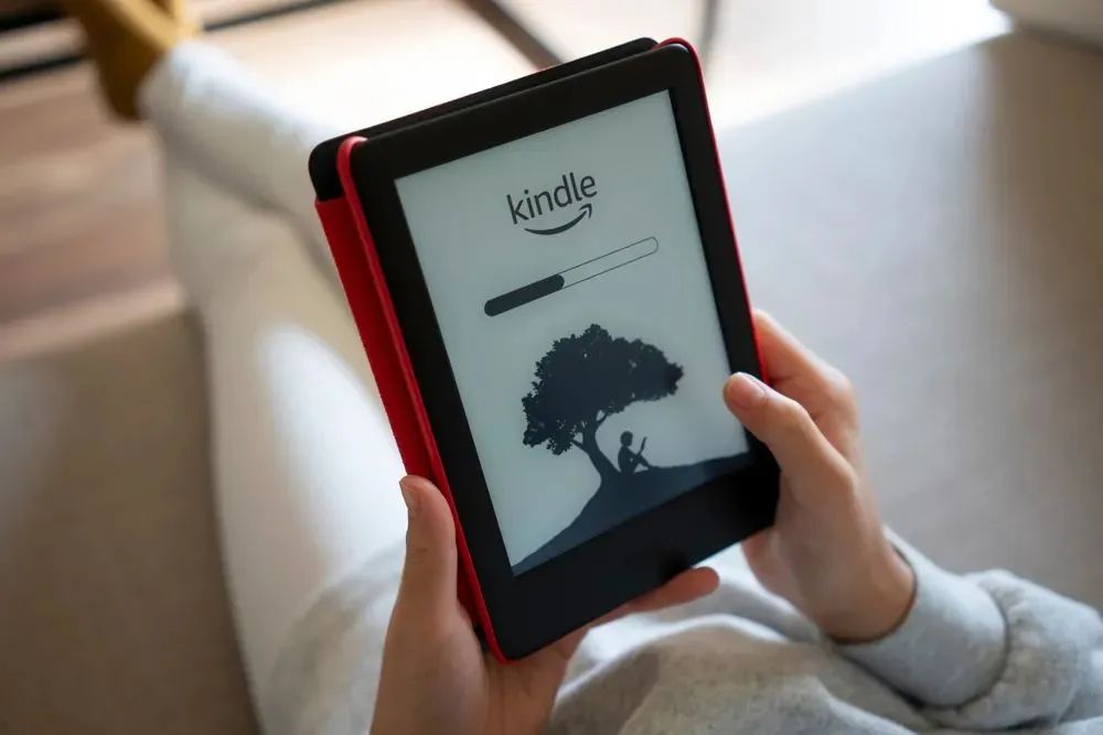 注意！亚马逊首次禁止部分Kindle访问书城；iPhone14预计8月量产iPhone13降价；索尼宣判PS4“死期”|日报