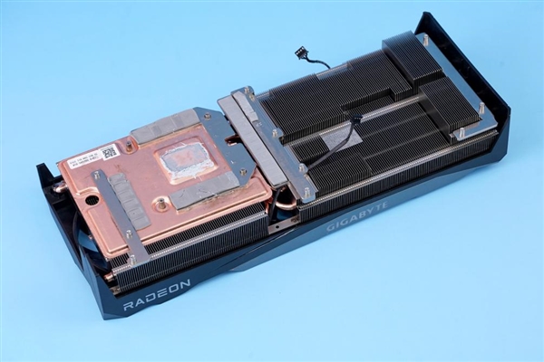 A卡性能巅峰！技嘉RX 6950 XT GAMING OC 16G显卡图赏