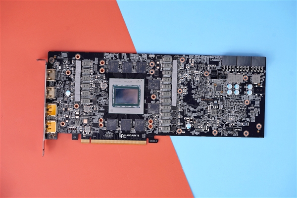 A卡性能巅峰！技嘉RX 6950 XT GAMING OC 16G显卡图赏
