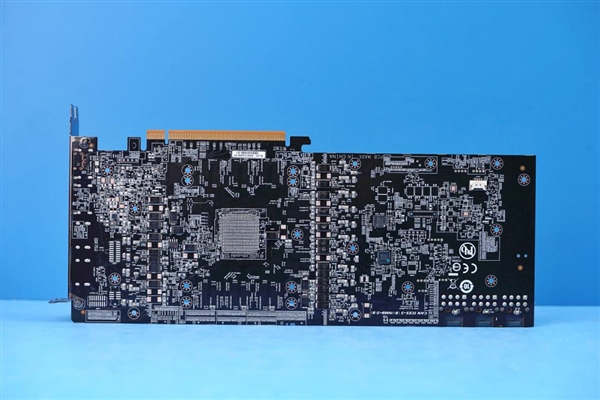 A卡性能巅峰！技嘉RX 6950 XT GAMING OC 16G显卡图赏
