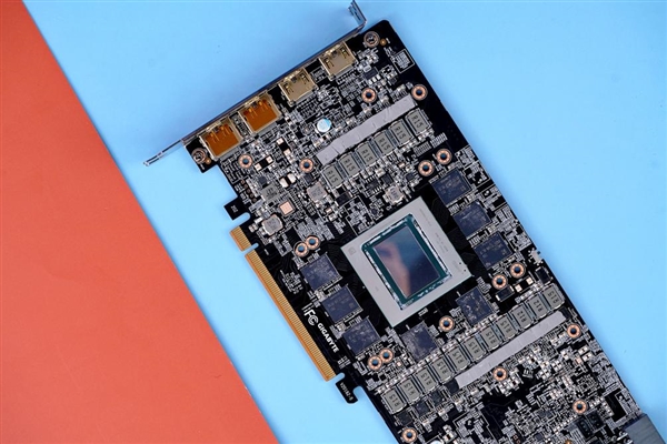 A卡性能巅峰！技嘉RX 6950 XT GAMING OC 16G显卡图赏