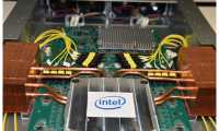 Intel一体封装光学以太网交换机问市