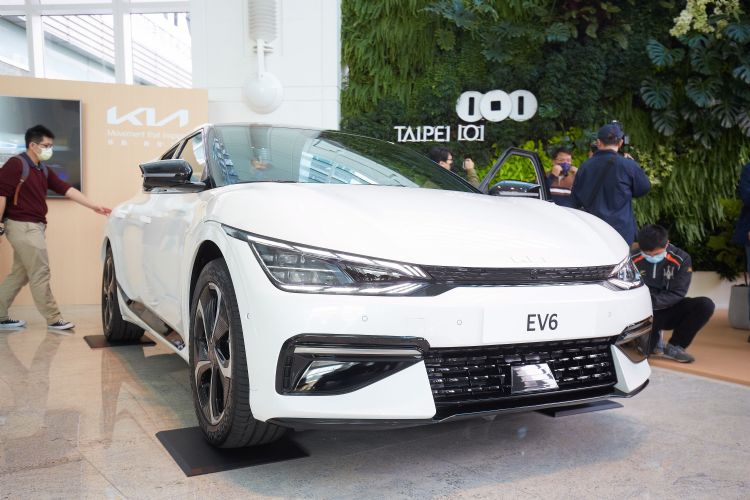 KIA第一辆纯电动车EV6登台 携华城推充电配套