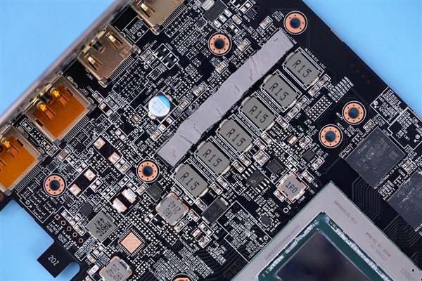 A卡性能巅峰！技嘉RX 6950 XT GAMING OC 16G显卡图赏