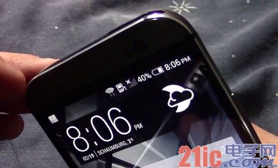 HTC One 2 支持 SD 卡扩展,SD 卡插槽位于机身右侧,SIM 卡插槽位于机身左侧