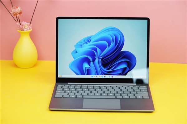 1.13kg轻巧无比!微软Surfae Laptop Go 2开箱图赏