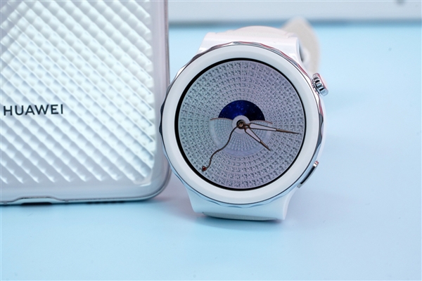 纯白精致圆表！最美华为智能手表WATCH GT 3 Pro陶瓷版图赏