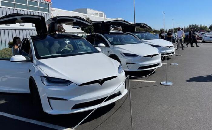 特斯拉美国工厂开始交付新款Model X 外观内饰全面升级