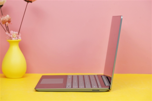 1.13kg轻巧无比!微软Surfae Laptop Go 2开箱图赏