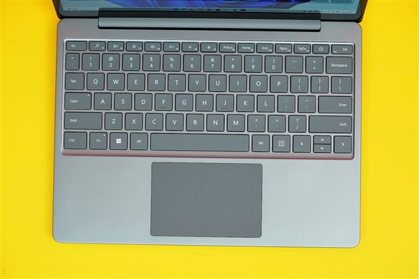 1.13kg轻巧无比!微软Surfae Laptop Go 2开箱图赏