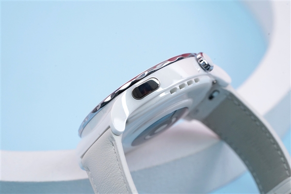 纯白精致圆表！最美华为智能手表WATCH GT 3 Pro陶瓷版图赏