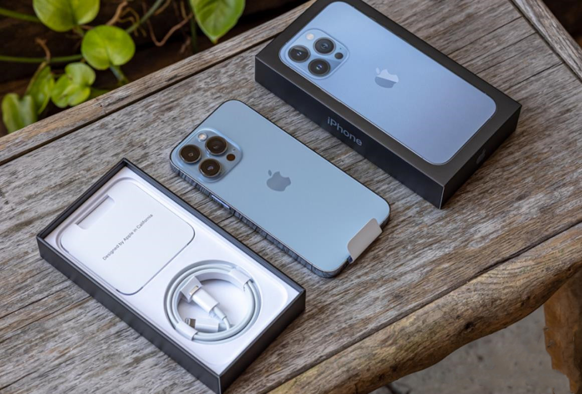测评：华为Mate40和iPhone13，谁的5G更强？