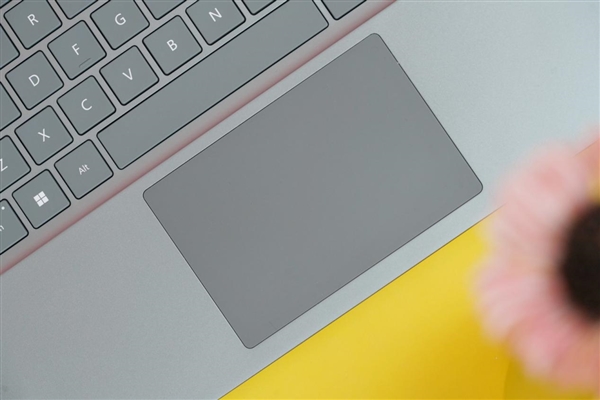 1.13kg轻巧无比!微软Surfae Laptop Go 2开箱图赏