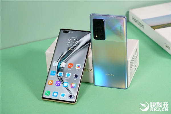 80°超曲飞瀑屏!荣耀V40“金银”双色开箱图赏