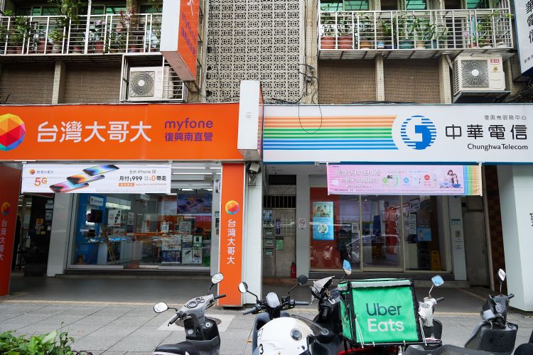 电信三雄营运表现亮眼。李建梁摄