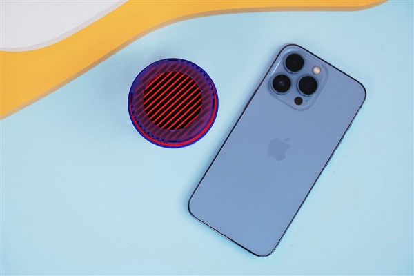 iPhone 13绝佳配件！魅族PANDAER妙磁冰能散热游戏背甲图赏