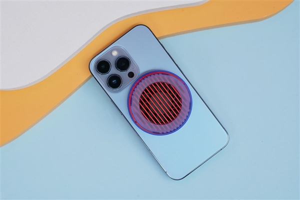 iPhone 13绝佳配件！魅族PANDAER妙磁冰能散热游戏背甲图赏
