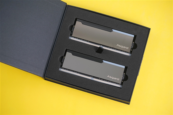 身披镜面马甲 阿斯加特博拉琪DDR4 4000内存图赏