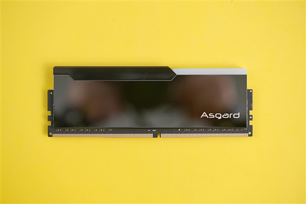 身披镜面马甲 阿斯加特博拉琪DDR4 4000内存图赏
