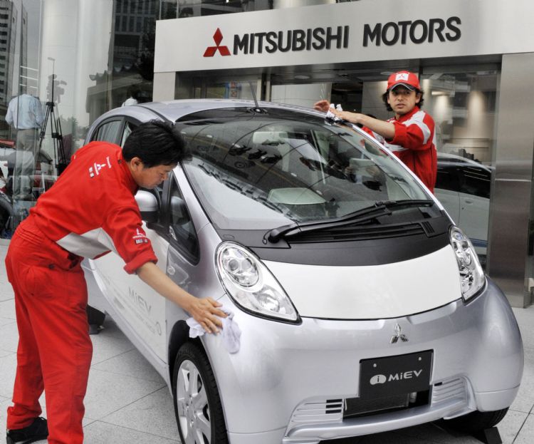 三菱汽车(Mitsubishi Motors)早在2009年就推出全球第一款量产电动车i-MiEV，可说是电动车界的先驱。法新社