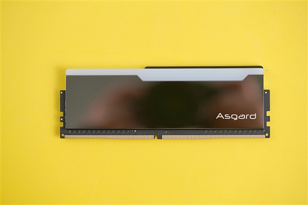 身披镜面马甲 阿斯加特博拉琪DDR4 4000内存图赏