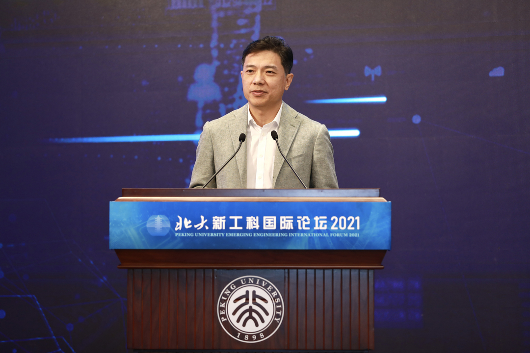 李彦宏：百度用“工程思维”做自动驾驶，无人车累计服务超40万人次