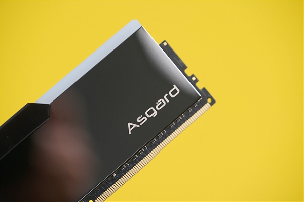 身披镜面马甲 阿斯加特博拉琪DDR4 4000内存图赏