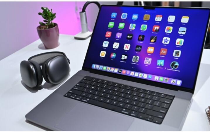 分析师观察到苹果正在奋力赶上MacBook Pro和iPhone的需求