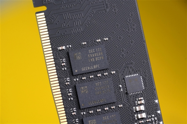 身披镜面马甲 阿斯加特博拉琪DDR4 4000内存图赏