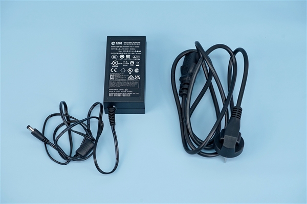 横竖都能使用！微星Modern MD241P Ultramarine显示器图赏