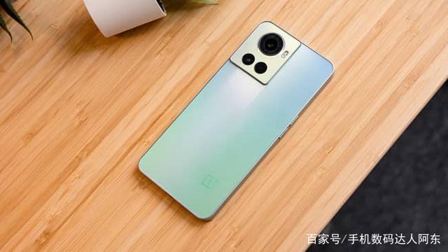 都用了神U天玑8100，一加 Ace 和红米 K50 如何选择？