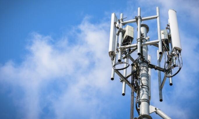AT&T、Dish和T-Mobile投入数十亿美元购买更多5G频谱