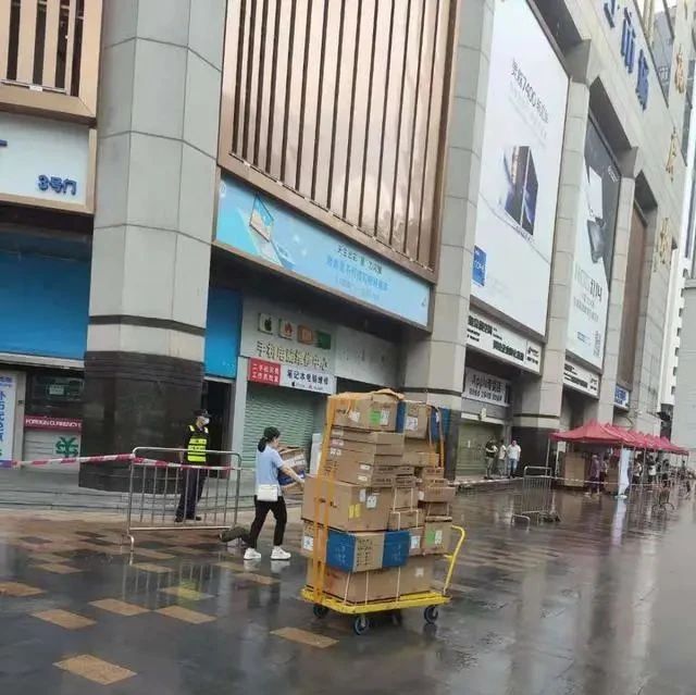 股价暴跌！赛格大厦封楼！