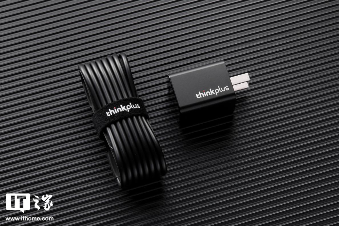 【IT之家开箱】 thinkplus 口红电源 Nano 65W 图赏:第三代氮化镓加持,小到不可思议